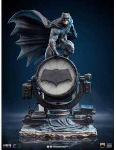 DC Comics - Batman On Batsignal Snyder Justice League 1/10