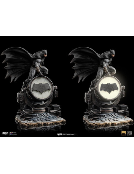 DC Comics - Batman On Batsignal Snyder Justice League 1/10