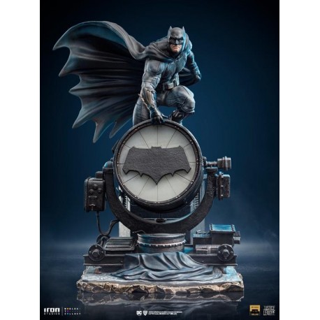 DC Comics - Batman On Batsignal Snyder Justice League 1/10