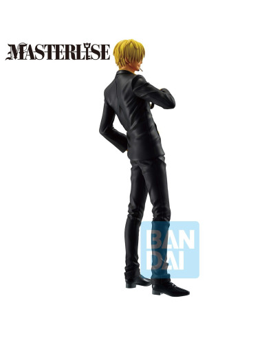 Vue de dos de la figurine, montrant les détails de sa tenue.