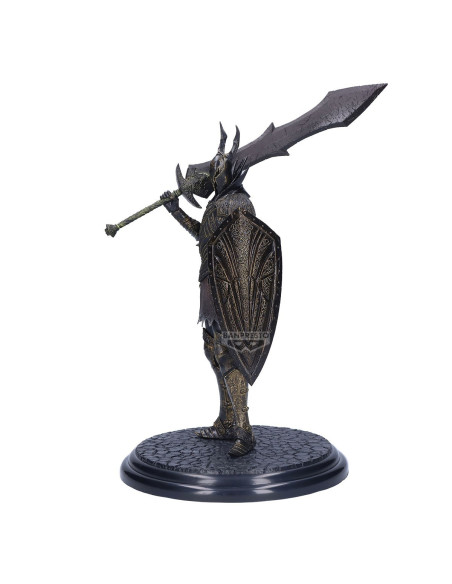 Profil de la figurine Black Knight, montrant les détails de l'armure et les motifs