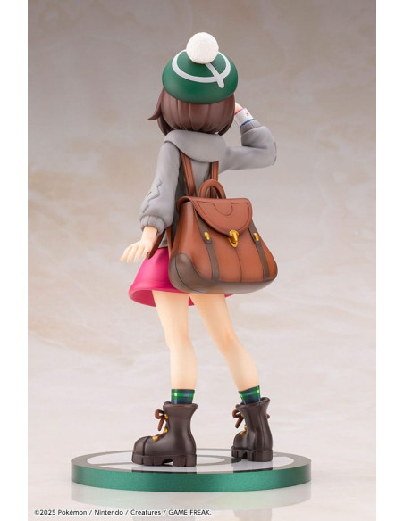 Vue de dos de la statuette Pokémon, montrant la coiffure de Gloria et la queue de Larméléon