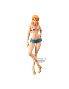 Figurine Nami Grandista Nero de face, en pose confiante avec son bikini et son short