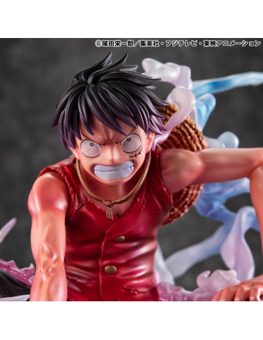 Gros plan sur le visage et le buste, accentuant l'expression de détermination de Luffy