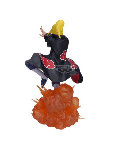 Vue de dos de la statuette, révélant la conception de son manteau de l'Akatsuki