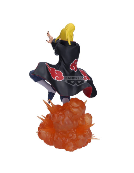 Vue de dos de la statuette, révélant la conception de son manteau de l'Akatsuki