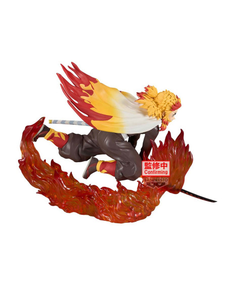 Vue de dos de la statuette, révélant la texture de sa cape et le style de ses cheveux.