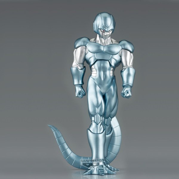 Profil de la figurine Metal Cooler, soulignant les détails métalliques de l’armure et les muscles