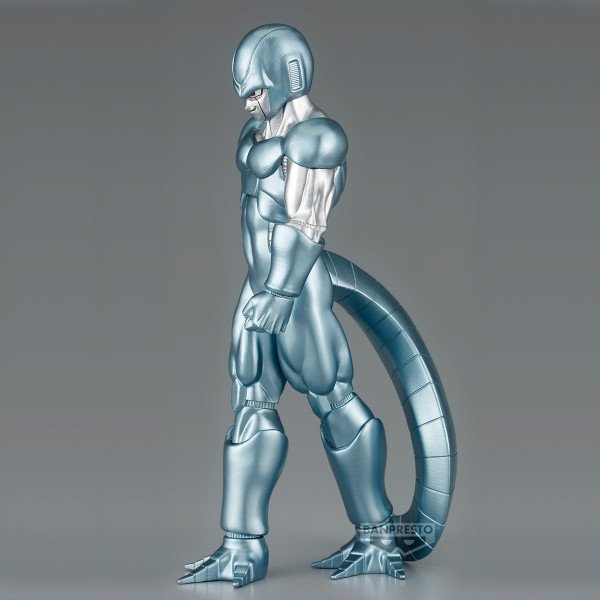 Profil de la figurine Metal Cooler, soulignant les détails métalliques de l’armure et les muscles