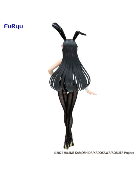 Vue de dos de la statuette, révélant la conception détaillée de son costume et de ses oreilles de lapin