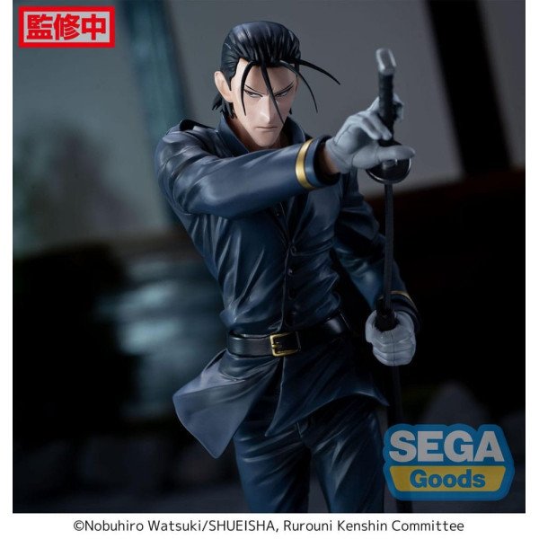 Gros plan détaillé sur le visage de Saitou Hajime : expression froide, sculpt précis et finitions impeccables.