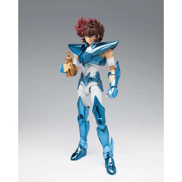 Seiya tenant la statuette d’Athéna, un accessoire emblématique de cette version EX.