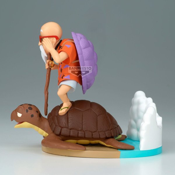Profil de la figurine montrant le sac à dos et la tortue.