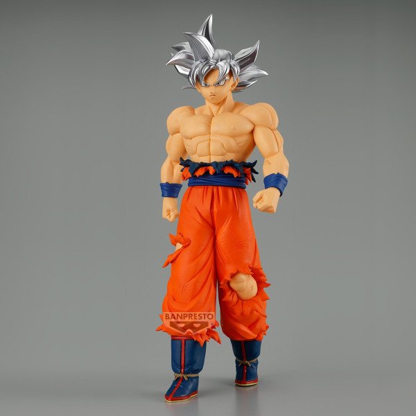 Pose iconique de Goku Ultra Instinct avec un sculpt détaillé