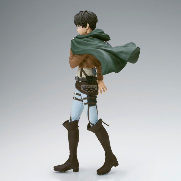 Vue de profil droit de la figurine Eren Yeager Grandista montrant la tenue et le harnais