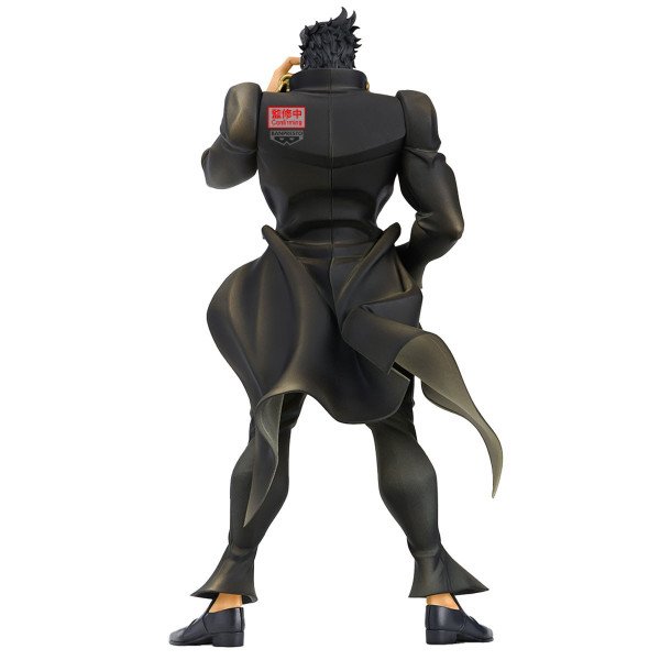 Vue de dos de la statuette Jotaro Kujo (Stardust Crusaders), montrant le drapé du manteau.