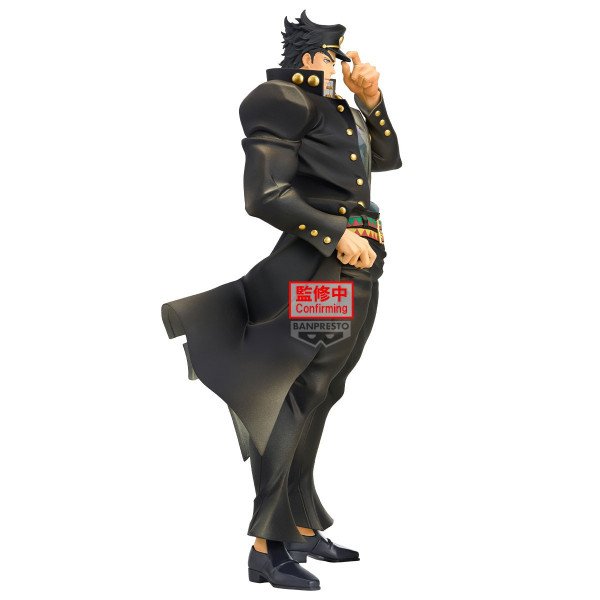 Vue latérale gauche de la figurine de Jotaro Kujo, soulignant le mouvement de sa tenue.
