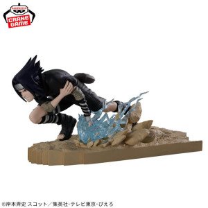 Vue de profil de la figurine Sasuke Uchiha Combination Battle 2 montrant la posture basse et l’effet de chakra