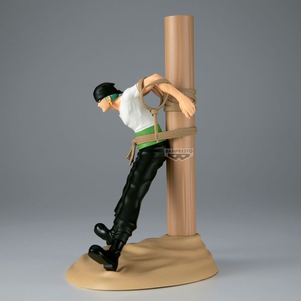 Vue de profil gauche de la figurine Pirate Hunter Zoro Figure Life Banpresto montrant les cordes et le poteau