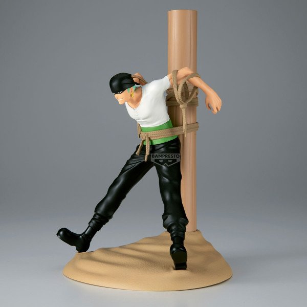 Vue de profil droit de la figurine Roronoa Zoro Pirate Hunter Figure Life Banpresto