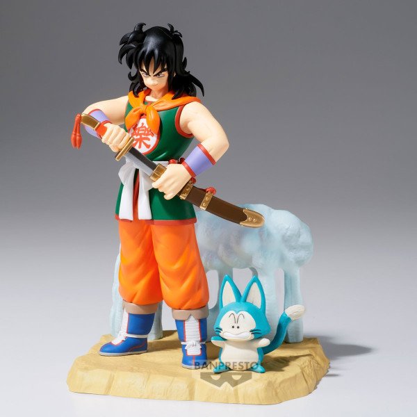 Vue de profil figurine Yamcha avec son sabre et Puerh, socle diorama History Box