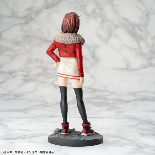Figurine Momo Ayase Dandadan Luminasta vue de dos