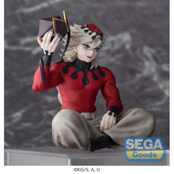 Vue de profil gauche . Détails de la tenue traditionnelle de Doma, figurine de collection Demon Slayer SEGA