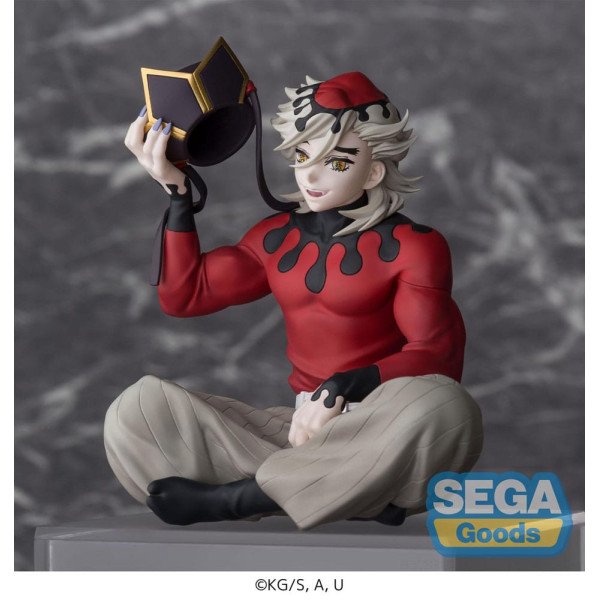 Vue de profil droit de la figurine de doma perching
