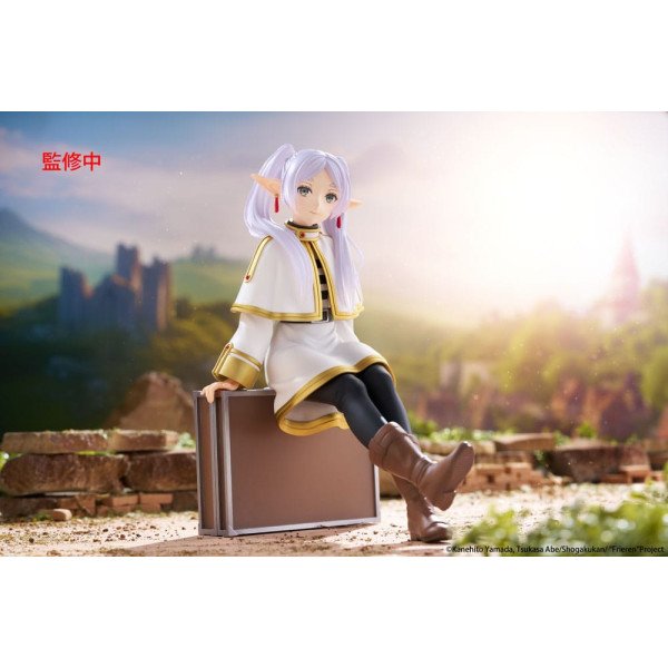Figurine Frieren assise sur une malle, Desktop Cute Figure Trunk Case Ver., décor extérieur, Frieren Beyond Journey's End