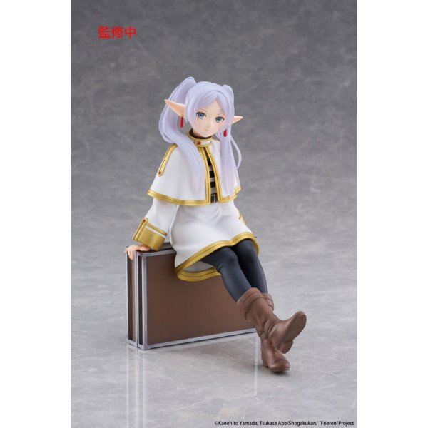 Figurine Frieren Desktop Cute Figure Trunk Case Ver. vue de face sur fond gris