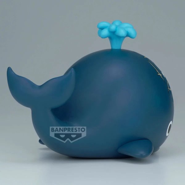 Figurine Laboon Big Sofvimates One Piece Banpresto vue arrière montrant la queue et le dessus de la baleine.