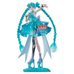 Figurine Hatsune Miku Emerald Gem Banpresto gamme Clearluxe en pied avec socle translucide et longues couettes turquoise.
