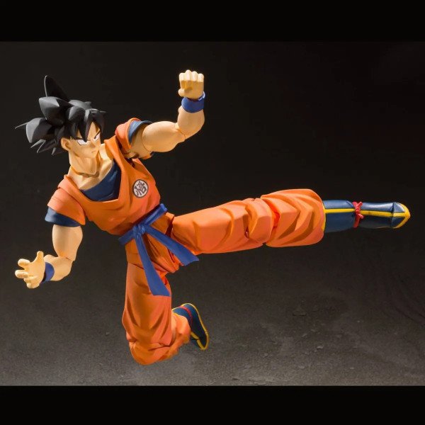 Figurine S.H. Figuarts Son Goku en coup de pied aérien, pose dynamique – Dragon Ball Z (Bandai Spirits).