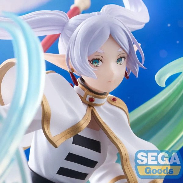 Très gros plan sur le visage de Frieren FIGURIZMa SEGA Goods – focus sur les yeux et la sculpture des cheveux.