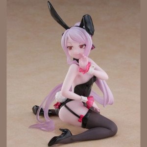 Figurine Shalltear Bloodfallen Bunny Ver. (Overlord) assise, vue trois-quarts arrière gauche, tenue bunny noire et queue. 2