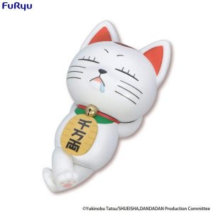 Figurine Noodle Stopper Turbo Granny (beckoning cat) Dandadan par FuRyu, vue packshot inclinée sur fond blanc.
