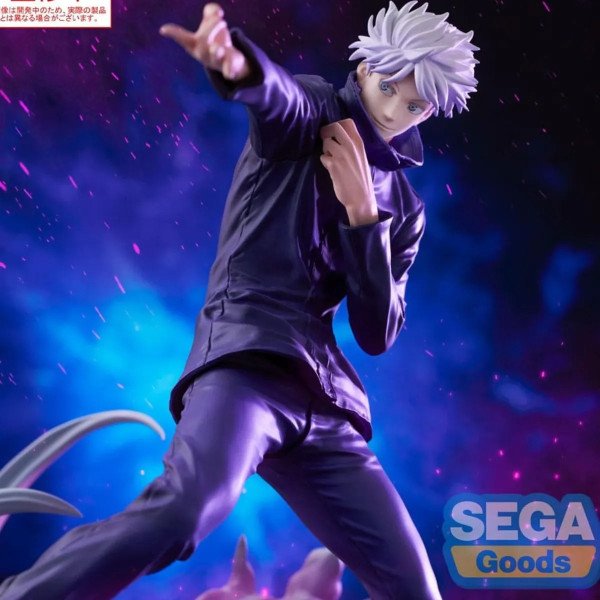 Zoom sur le visage de Satoru Gojo Hollow Purple (Jujutsu Kaisen), statuette Luminasta Sega avec regard intense.