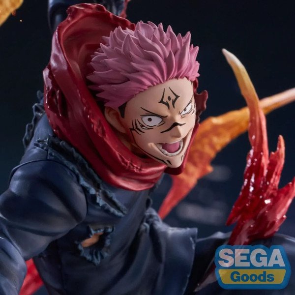Détail du visage de la statuette PVC FIGURIZMa Sukuna (Jujutsu Kaisen), avec tatouages noirs et sourire menaçant.