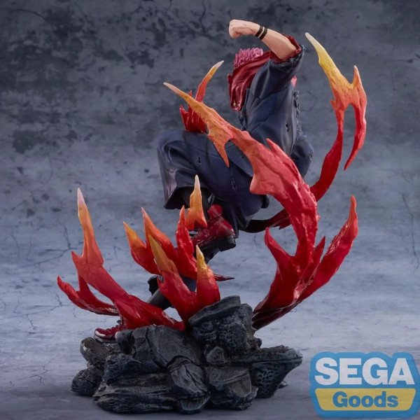 Dos de la statuette PVC FIGURIZMa Sukuna (Jujutsu Kaisen), avec socle rocheux et grands effets rouges.