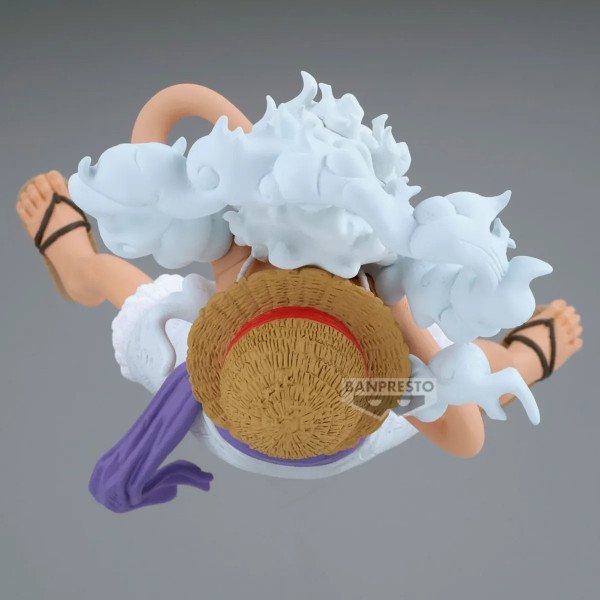 Figurine King of Artist Monkey D. Luffy Gear 5 (One Piece) de Banpresto, vue de dessus arrière avec chapeau de paille visible.