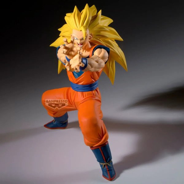 Figurine Match Makers Super Saiyan 3 Son Goku (Dragon Ball Z) Banpresto, vue trois-quarts gauche en attaque.
