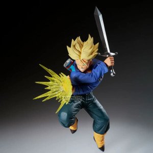 Figurine G x Materia Trunks (Dragon Ball Z) Banpresto, vue de face avec épée levée et effet jaune. 2