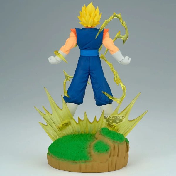 Figurine History Box Vegito (Dragon Ball) Banpresto, vue trois-quarts gauche avec aura jaune.