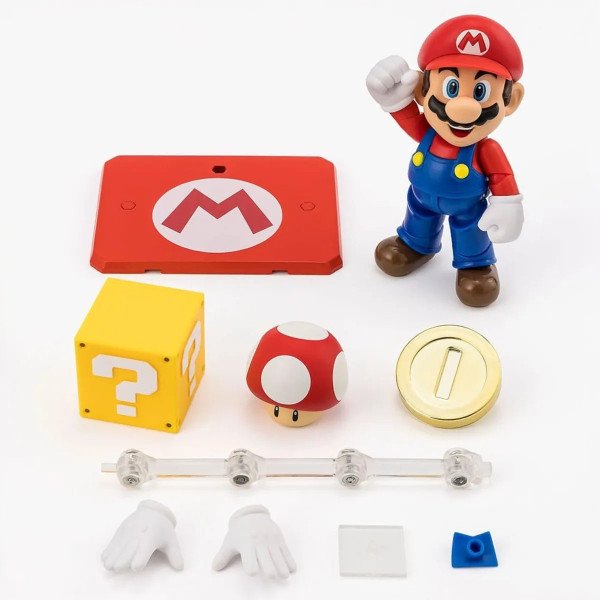 Figurine S.H. Figuarts Mario (Super Mario), contenu avec socle, bloc ?, pièce et champignon.