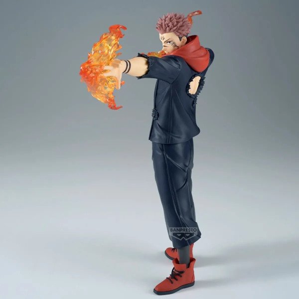 Figurine Maximatic Plus Sukuna (Jujutsu Kaisen) Banpresto, trois-quarts arrière avec flamme.