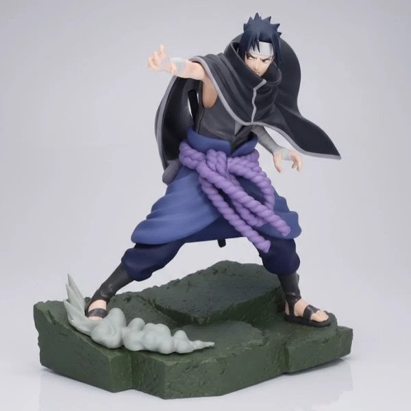 Figurine Combination Battle Sasuke Uchiha (Naruto Shippuden) Banpresto, face sur fond gris.