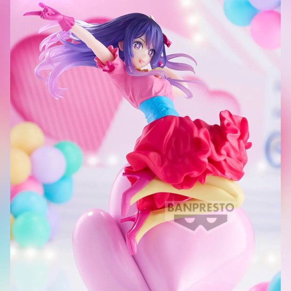 Figurine Ai Oshi no Ko Espresto Poppin' Heart de Banpresto, vue d'ensemble avec décor pastel et cœur rose.
