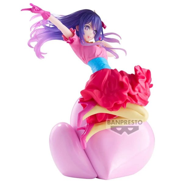 Figurine Ai Oshi no Ko Espresto Poppin' Heart de Banpresto, vue de profil sur support cœur rose.