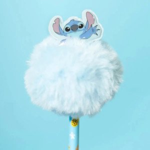 Stylo Disney Stitch Tropical avec pompon bleu, vue de face avec décor Stitch en haut.