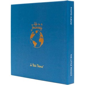 Album photo Le Petit Prince 16x16 cm avec couverture bleue illustrée du Petit Prince tenant la Terre 2